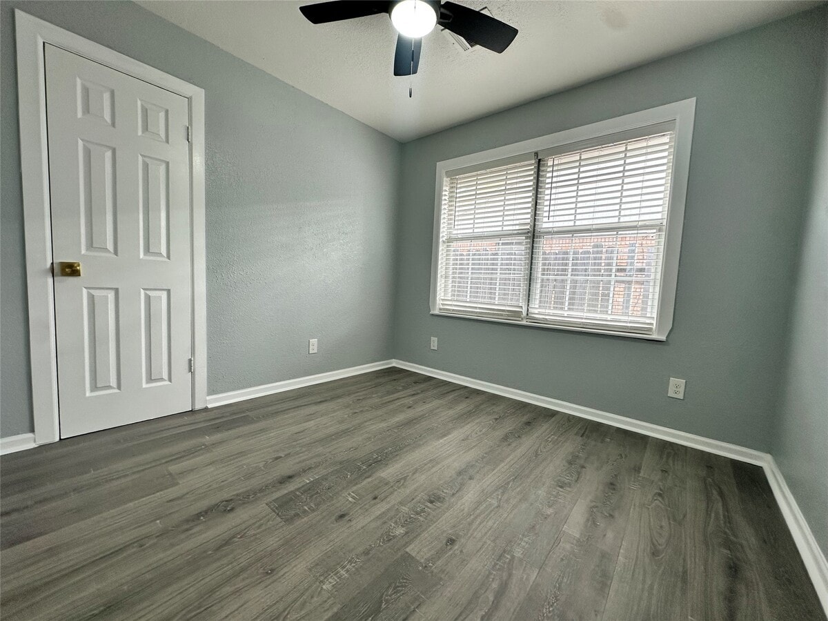 Photo - 502 Ave F