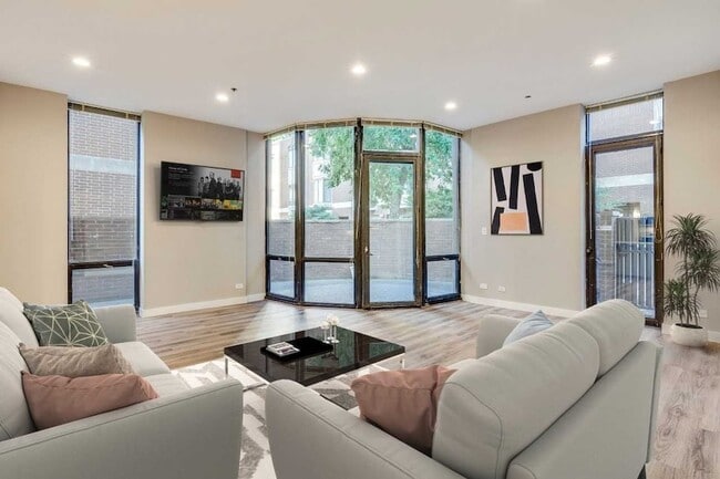 Photo - 1730 N Clark St