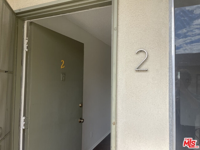 Photo - 1150 N Commonwealth Ave Unidad #2