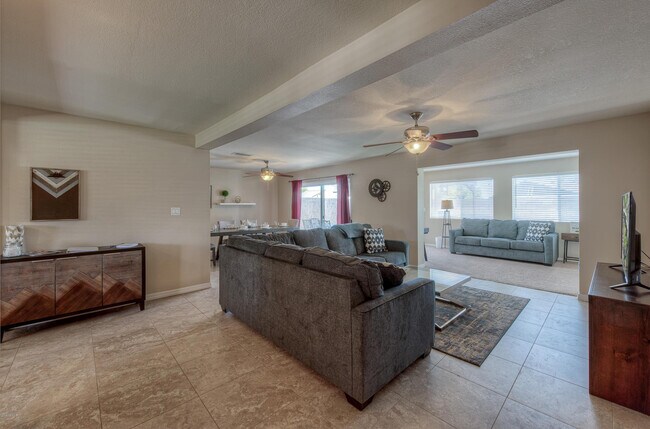 Photo - 8031 E Oak St