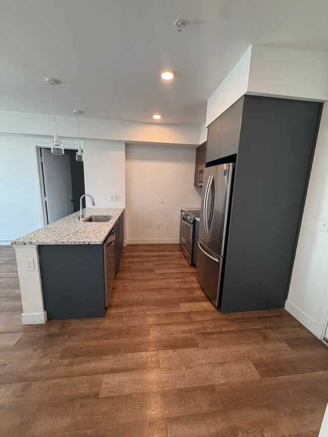 Photo - 2880 James M Wood Blvd Unidad 525