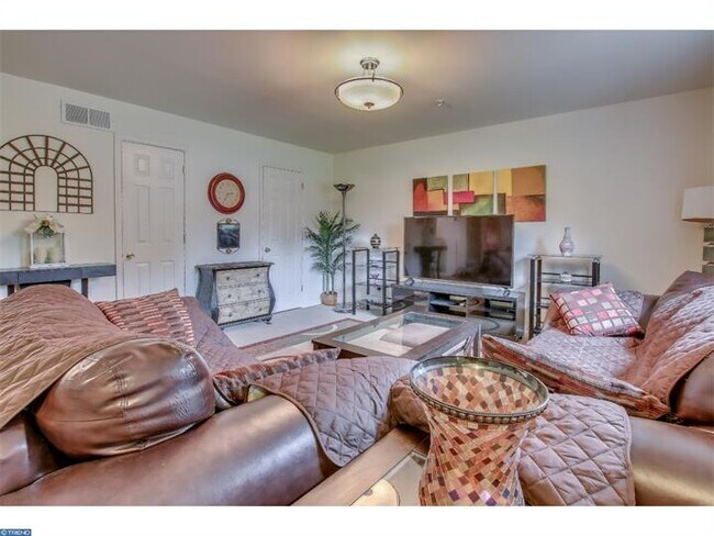 Photo - 407 Hosta Ct