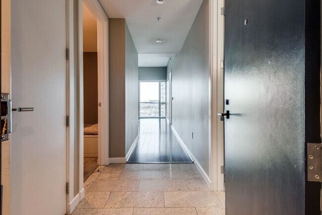 Photo - The Martin 1607-City/Strip Views from this...