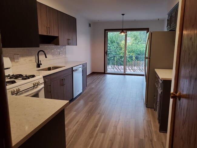 Building Photo - 9324 S Roberts Rd Unit 2S Rental