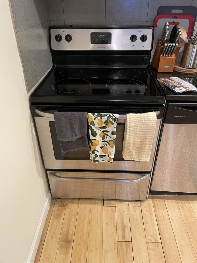 Photo - 11 Commonwealth Ct