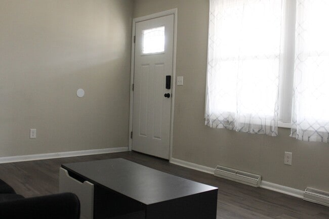 Photo - Bright and Spacious 3 Bedroom Furnished Rental