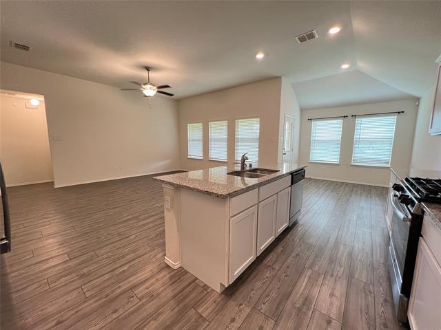 Photo - 1450 Acmite Ave