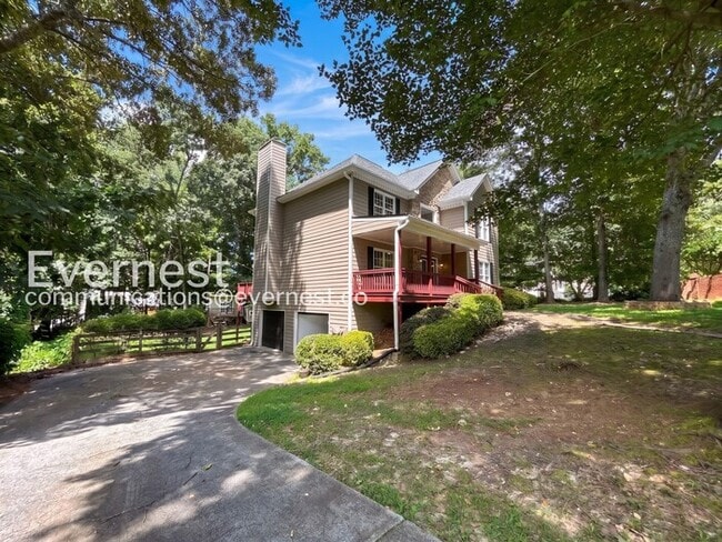 Photo - 4 Bed/2.5 Bath with Fenced Yard & Garage / Pet-Friendly