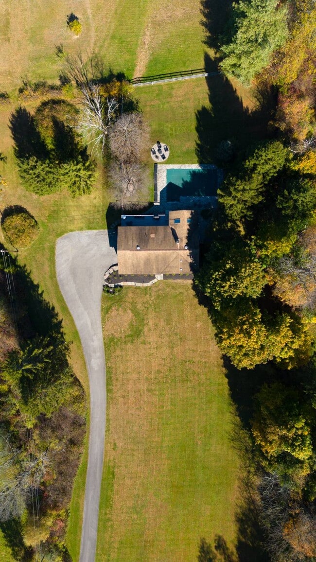 Photo - 1473 Hollow Rd