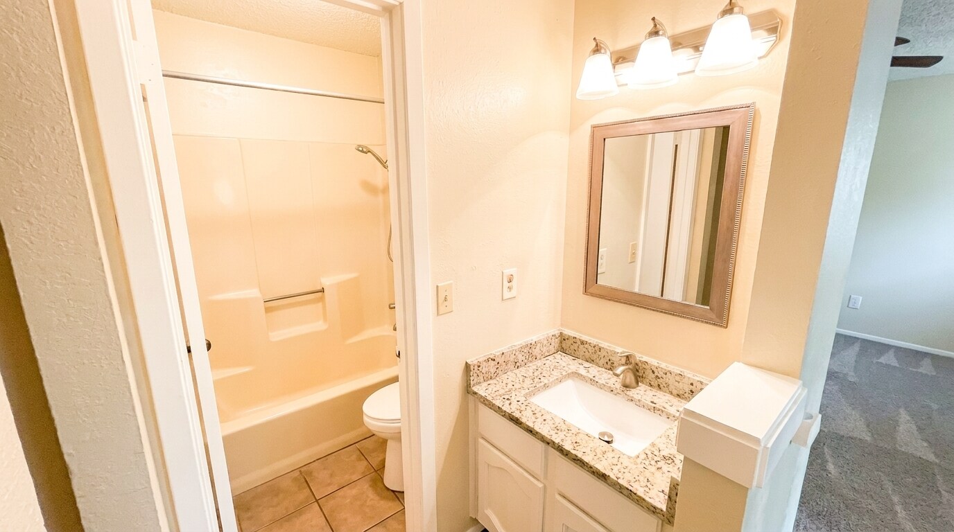 Photo - 1702 Cinnamon Path Unidad #B
