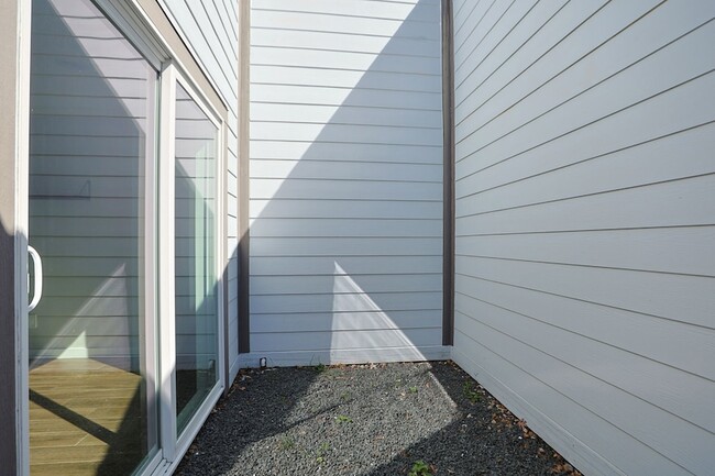 Photo - 2214 Holly Knoll St