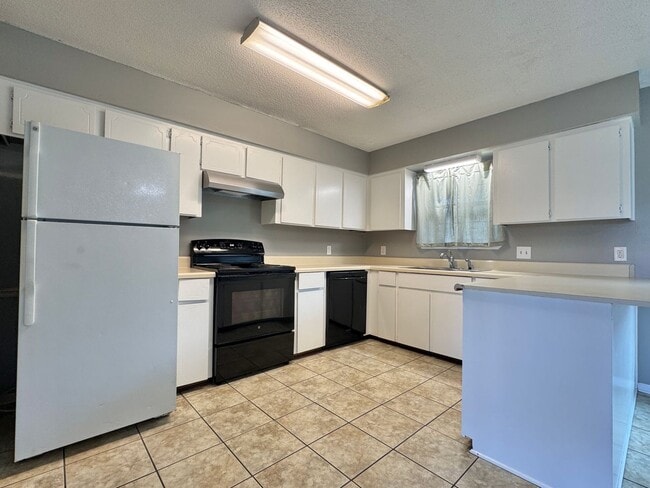 Photo - MOVE-IN READY!  [PET FRIENDLY]