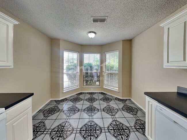 Photo - 8432 Odell St