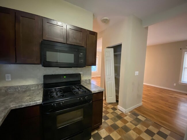 Photo - 923 Russel St - 3/Bed 1.5/Bath located in the Edison neighborhood