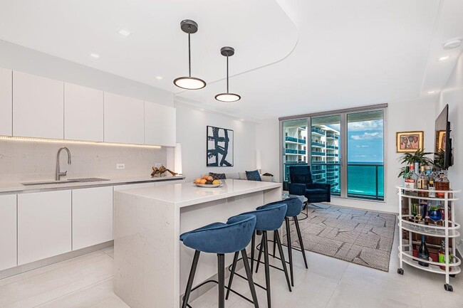 Photo - 2301 Collins Ave Condominio