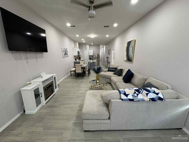 10 Cassandra St