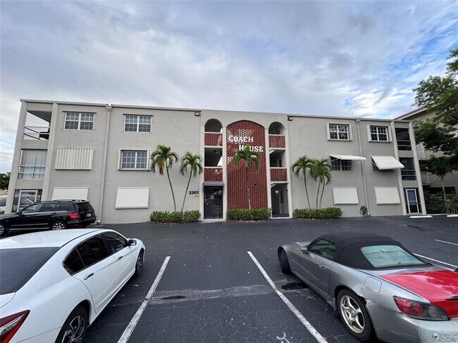 Photo - 2301 NE 14th Street Causeway Unidad 303w