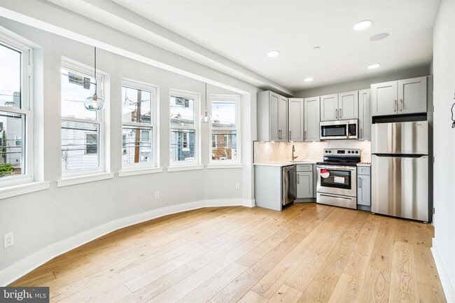 Building Photo - 2356 Gerritt St Unit 2