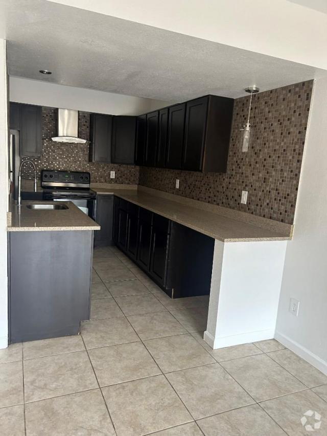 Building Photo - 2 bedroom in SCOTTSDALE AZ 85251 Unit 113 Rental