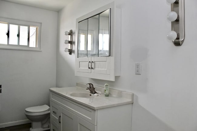 Photo - 1559 Frebis Ave