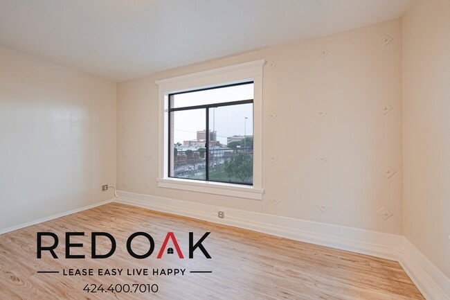 692 Valencia St Unit 300