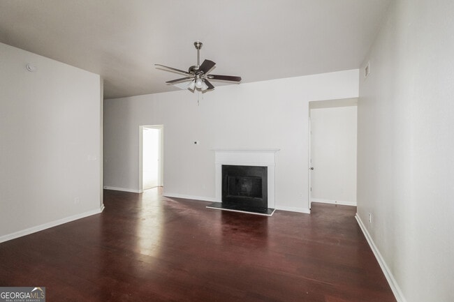 Photo - 160 Lakeside Point