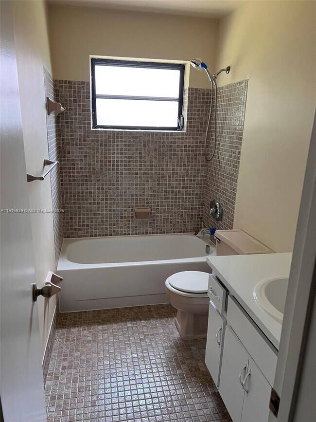 Photo - 1376 NW 93rd Ter Casa