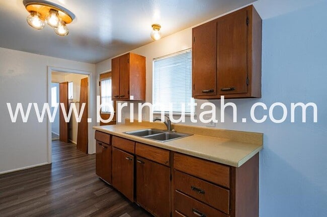 Photo - 656 E 5640 S