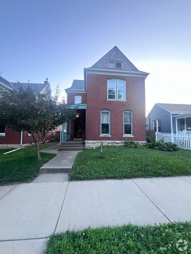 Building Photo - 3 Bedroom 2 Bathroom Rental