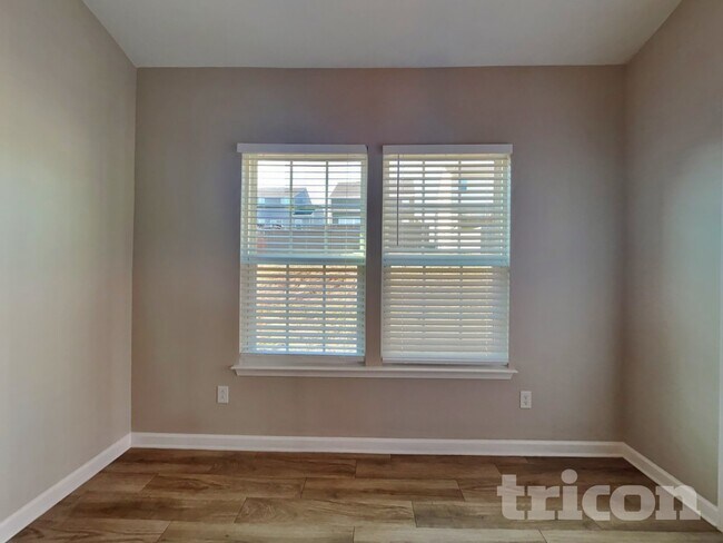 Photo - 2902 Cherry Point Ln