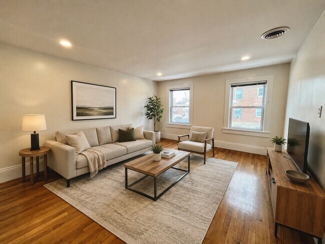 Building Photo - 59 W Seventh St Unit 2