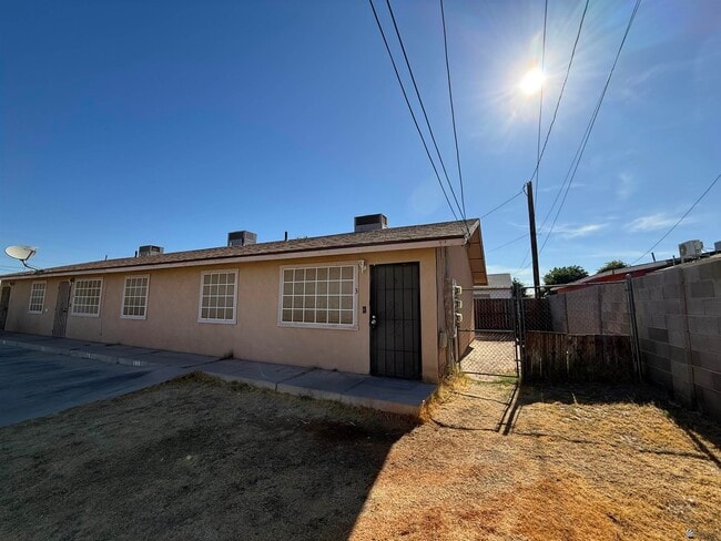 Building Photo - 255 E 23rd St Unit 3 Rental