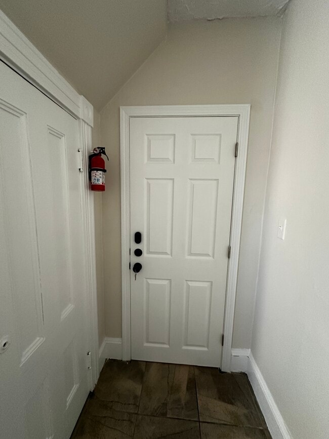 Private entrance - 11-2 Highland St Unit 2