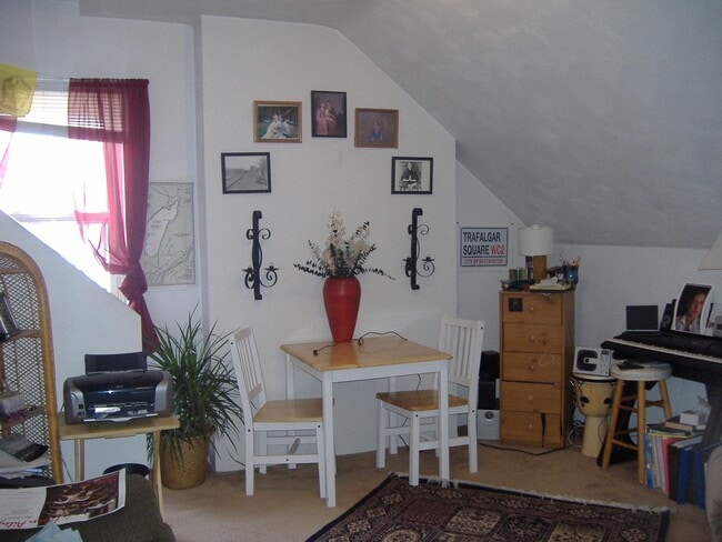 Photo - 5819 Bartlett St