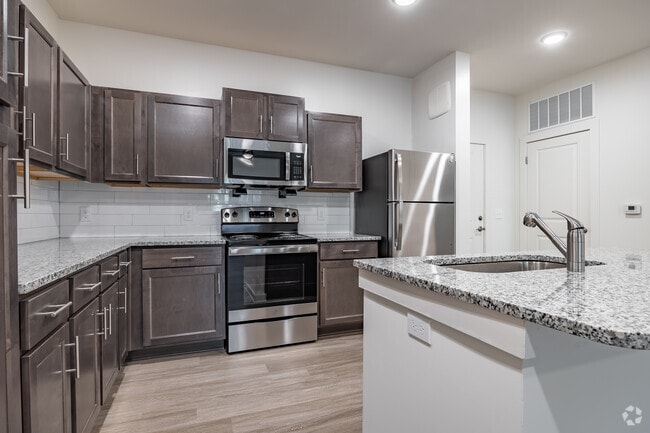 1BR, 1BA - 764SF
