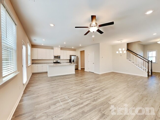 Photo - 317 Knowles Pl