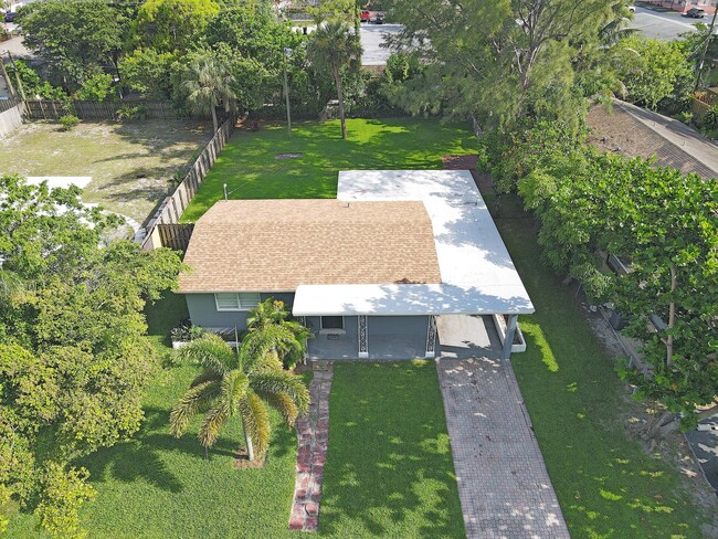 Photo - 270 NW 43rd St