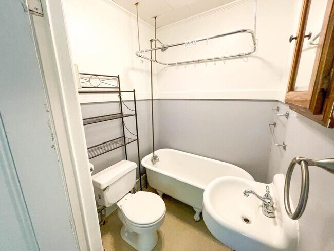 Photo - 103 E Spencer St