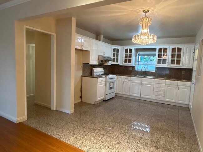 7549 3/4 Garvalia Ave.