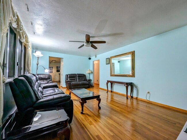 Photo - 14 Stuart Dr