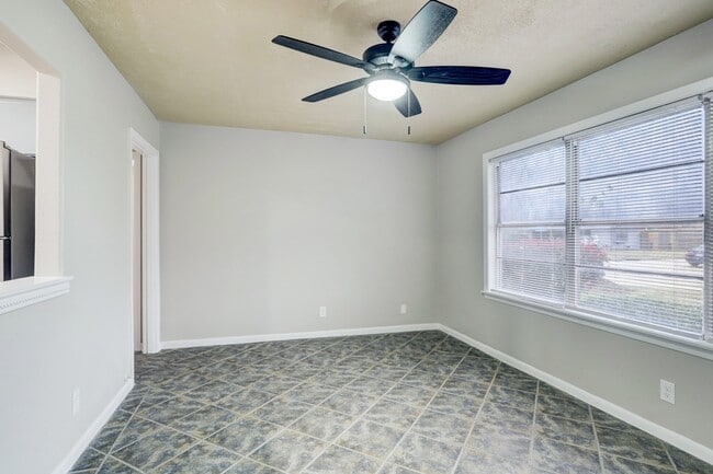 Photo - 2100 Ontario Ave