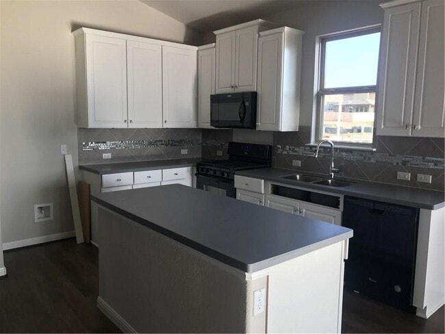 Photo - 805 Melda St