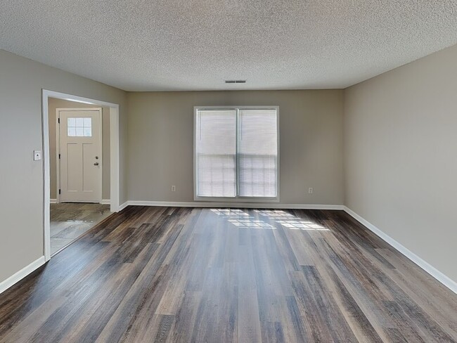 Photo - 1017 Hawkview Dr