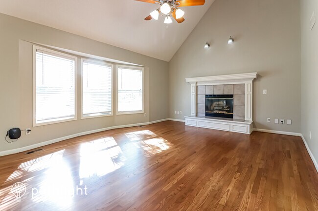Photo - 1400 Cottonwood Dr House