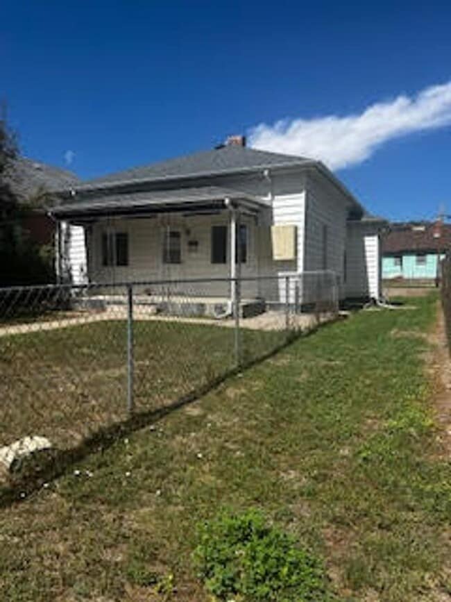 Building Photo - Super Clean 3 Bedroom home!