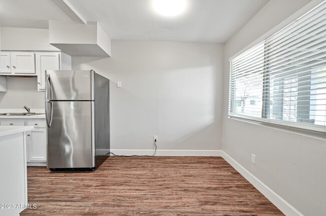 Photo - 1518 W Colter St Unit 28