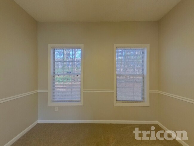 Photo - 5774 Broadleaf Way