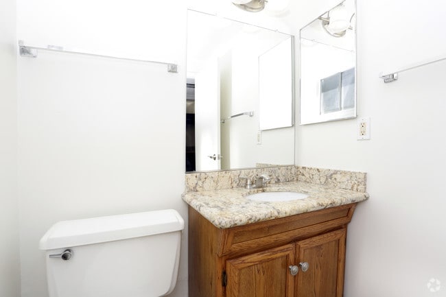 Fullerton Townhouse Apartments