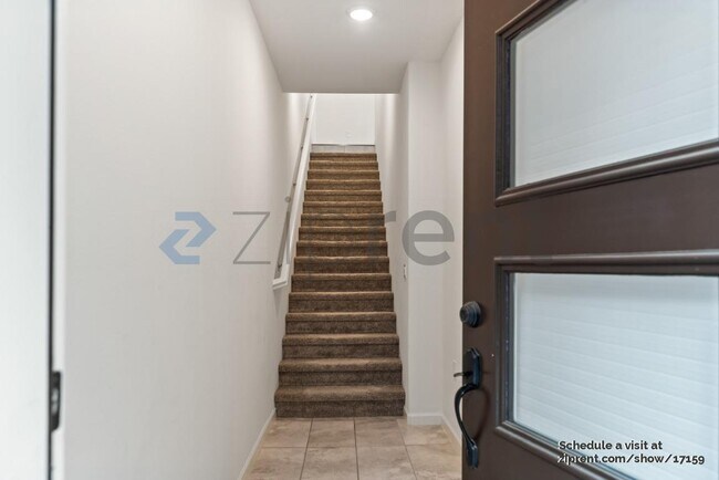 Photo - 25390 Parklane Dr