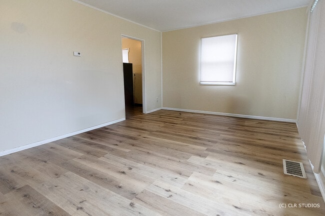 Photo - 394 W 15th St